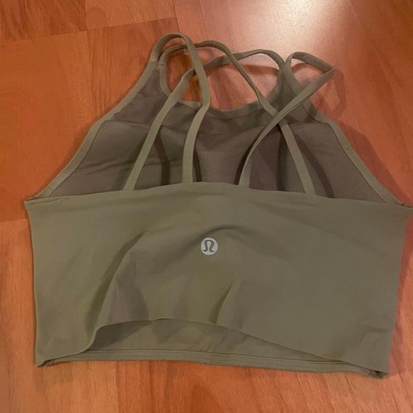 Lululemon like a cloud high neck bra size 4 - Picture 2 of 2